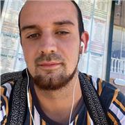 Profesor de matemáticas imparte clases de matemáticas a niños de primaria